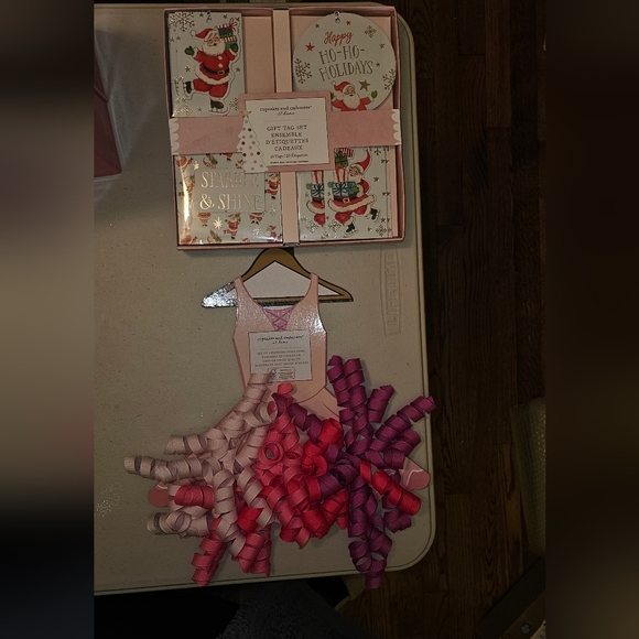 Cupcakes and cashmere bow and tag set - Picture 6 of 12